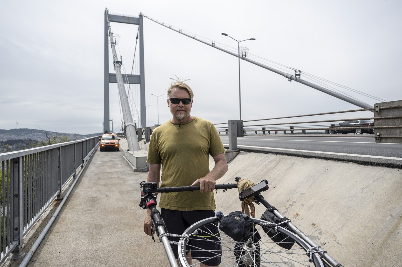 Karl Bushby a revenit în Anglia după 28 de ani de călătorie pe jos în jurul lumii