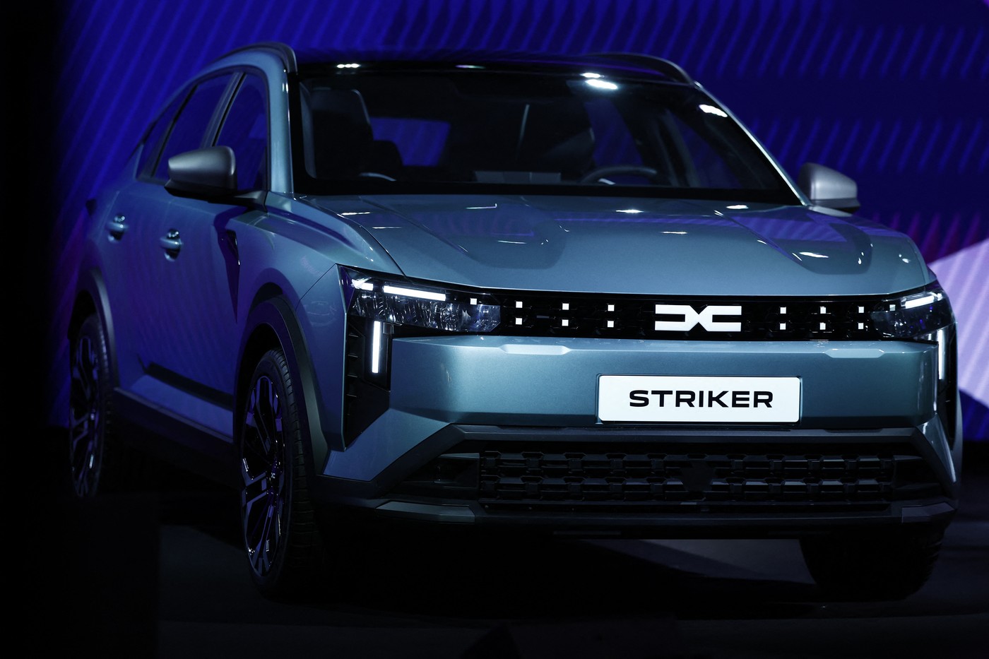 New Dacia Striker Debuts at Paris Motor Show with Hybrid Options and Romanian Pricing