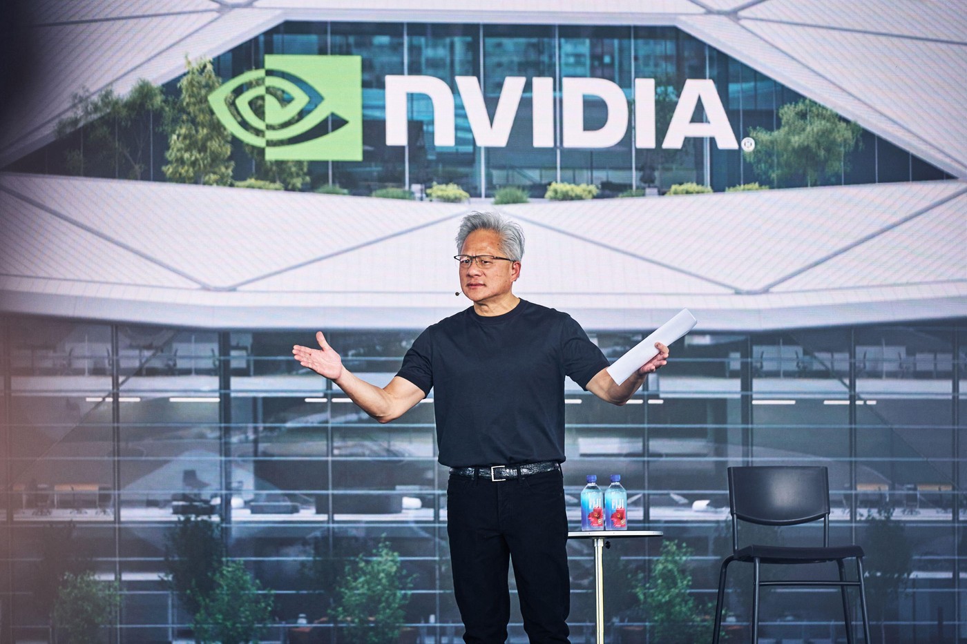 Nvidia a construit o companie evaluată la 5 trilioane de dolari, punându-și angajații să plătească pentru prânz, dar oferindu-le beneficii atractive
