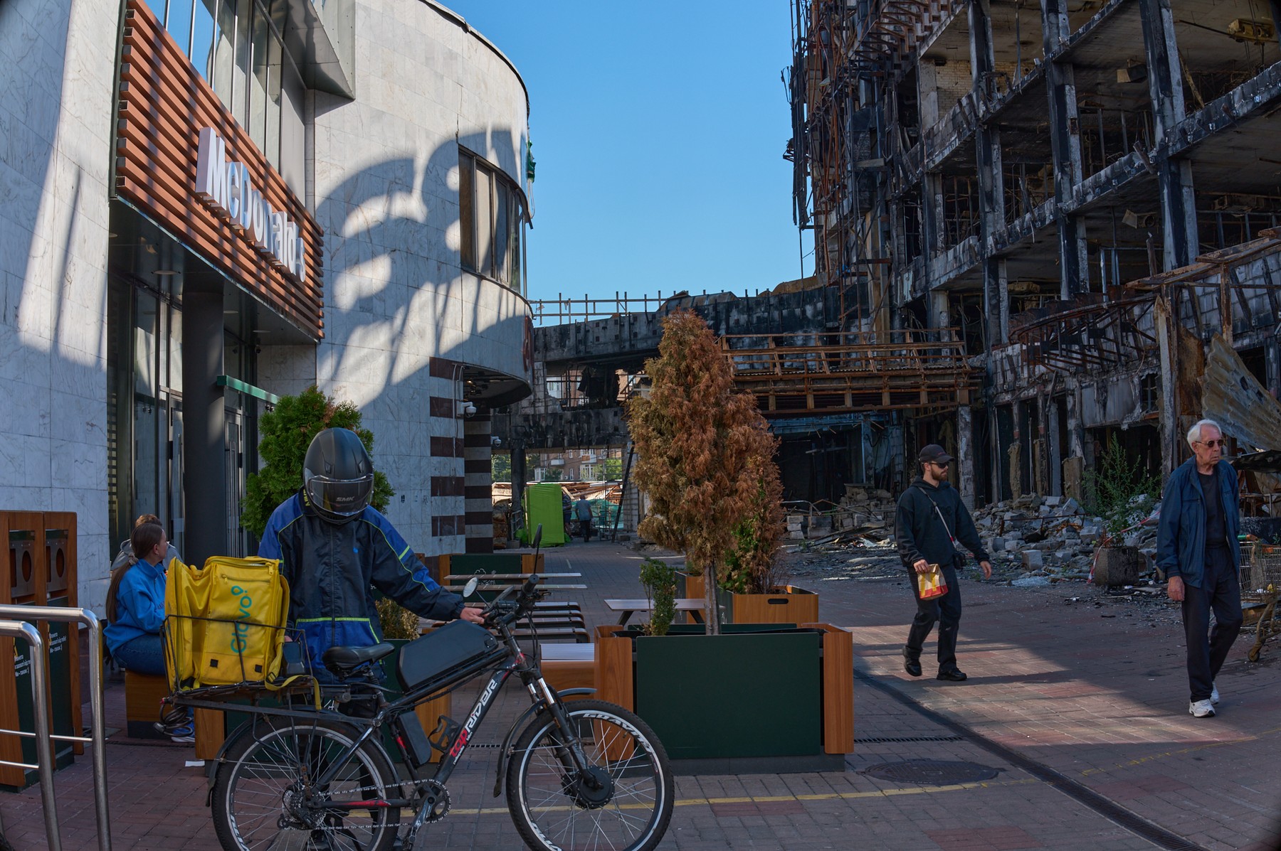 Cine poate reconstrui Ucraina? Viața tinerilor ucraineni, între visul european și drumul spre casă