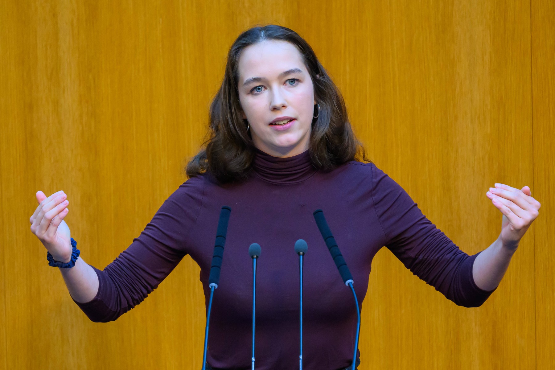 O eurodeputată povestește cum a descoperit deepfake-uri în care apărea dezbrăcată: „Mi s-a făcut greață” / 138 de parlamentare din UE au fost vizate