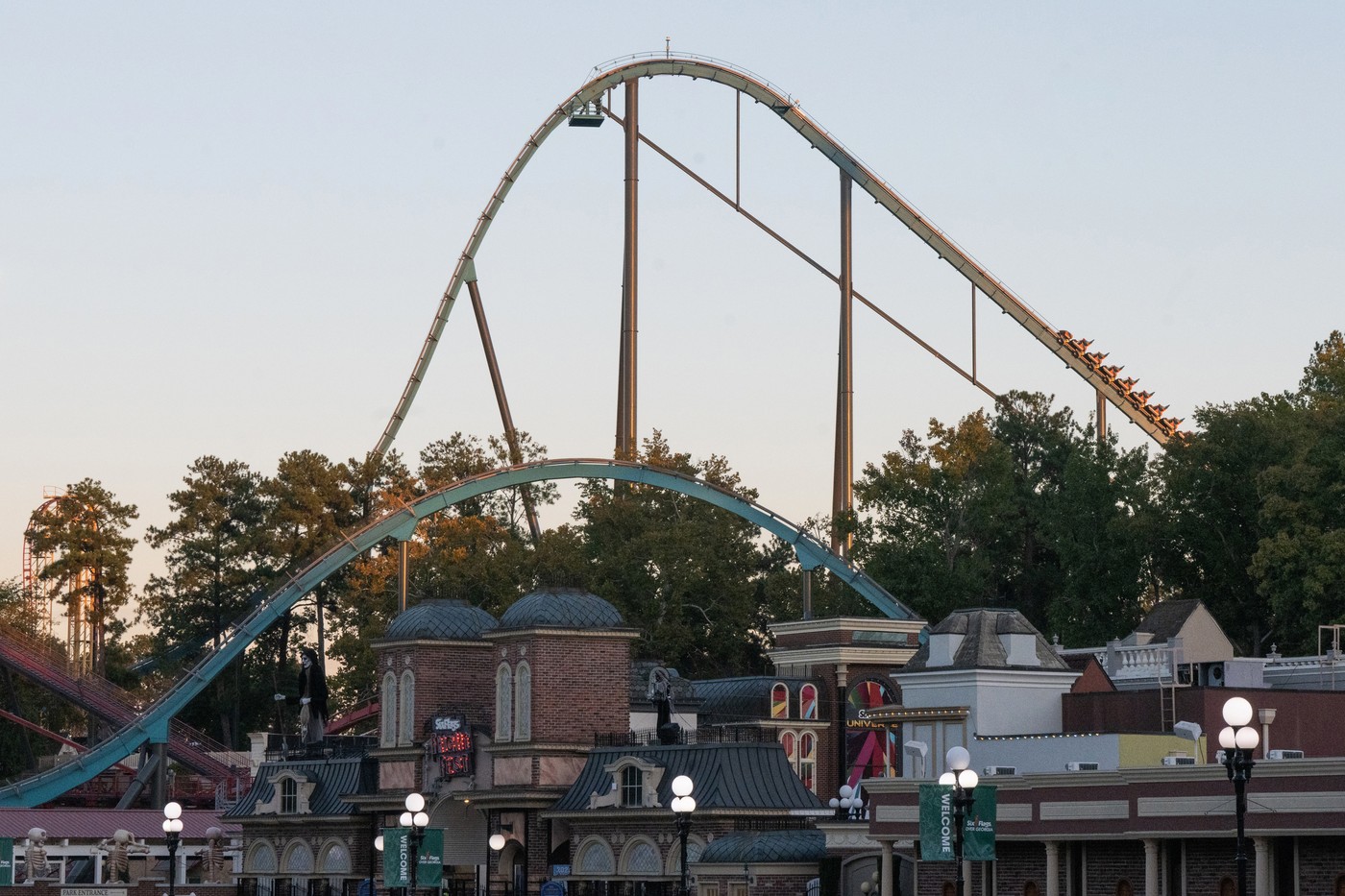 Un mort și cel puțin patru răniți după un incident la un rollercoaster din Georgia