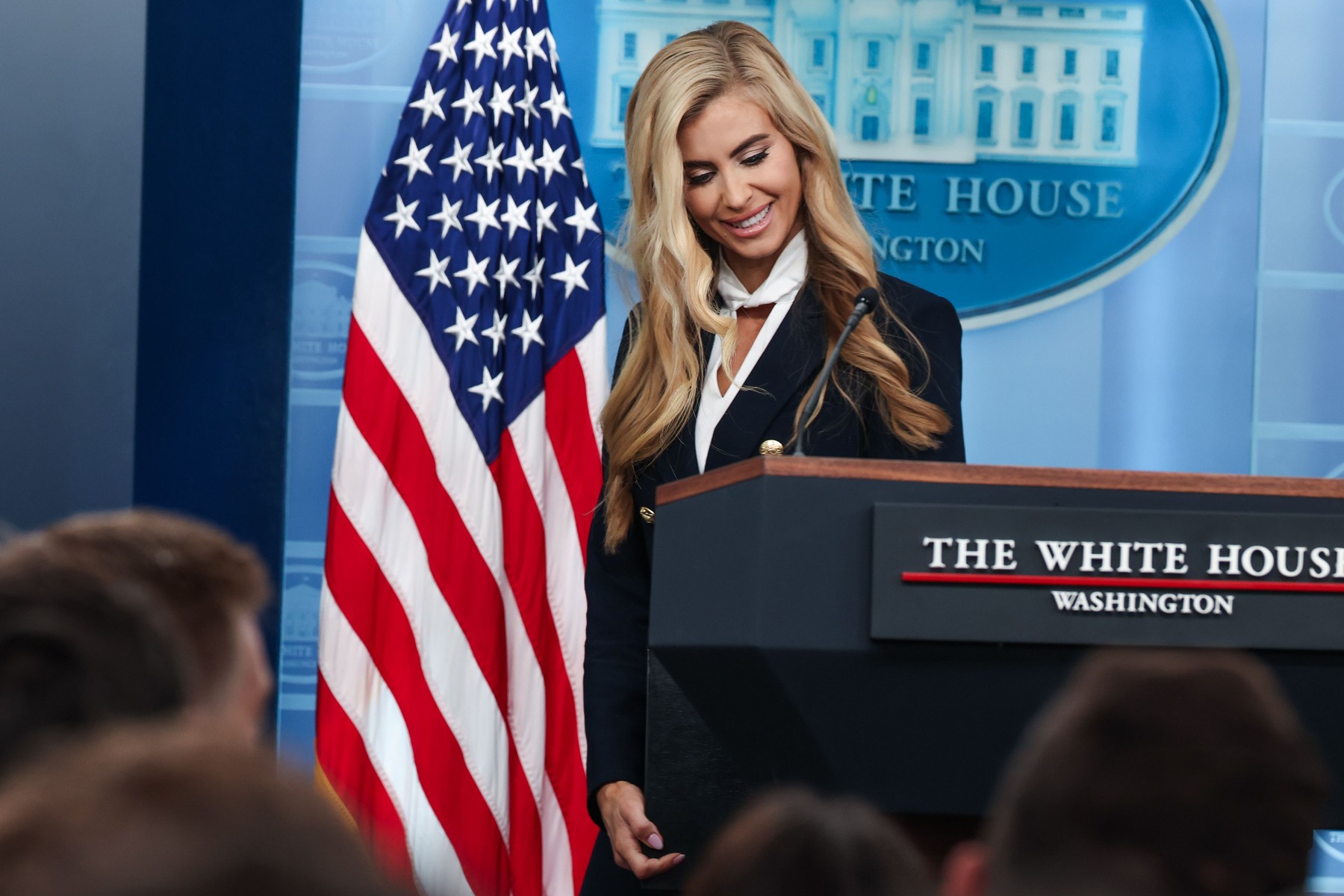 Donald Trump o dă afară pe purtătoarea de cuvânt a Casei Albe după cinci zile