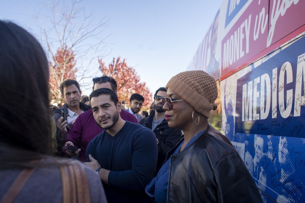 Abdul El-Sayed, la o întâlnire cu susținătorii săi din Flint, Michigaan Foto: Profimedia