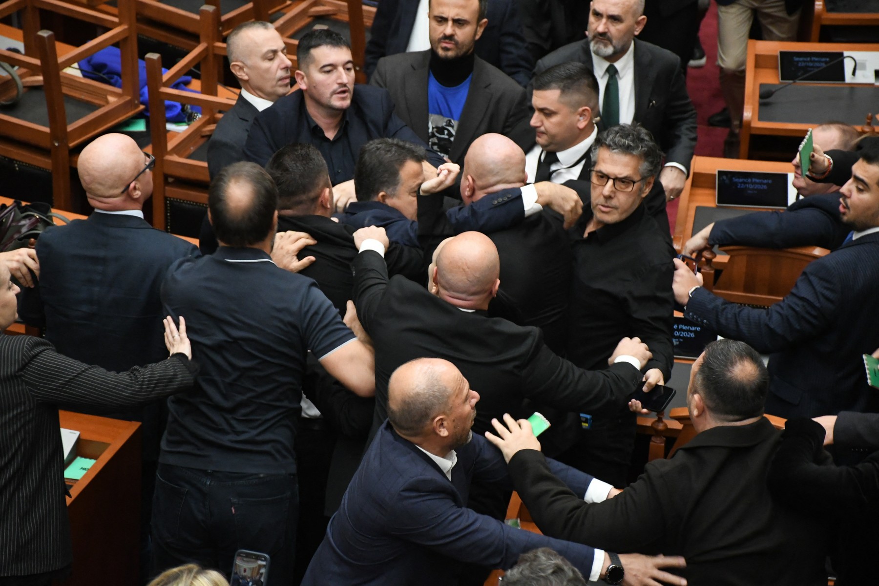 Încăierare în Parlamentul Albaniei pe fondul protestelor antiguvernamentale