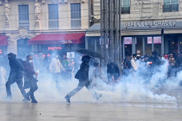 Gaze lacrimogene la manifestația din Montpellier, oraș aflat în sudul Franței Foto: Profimedia