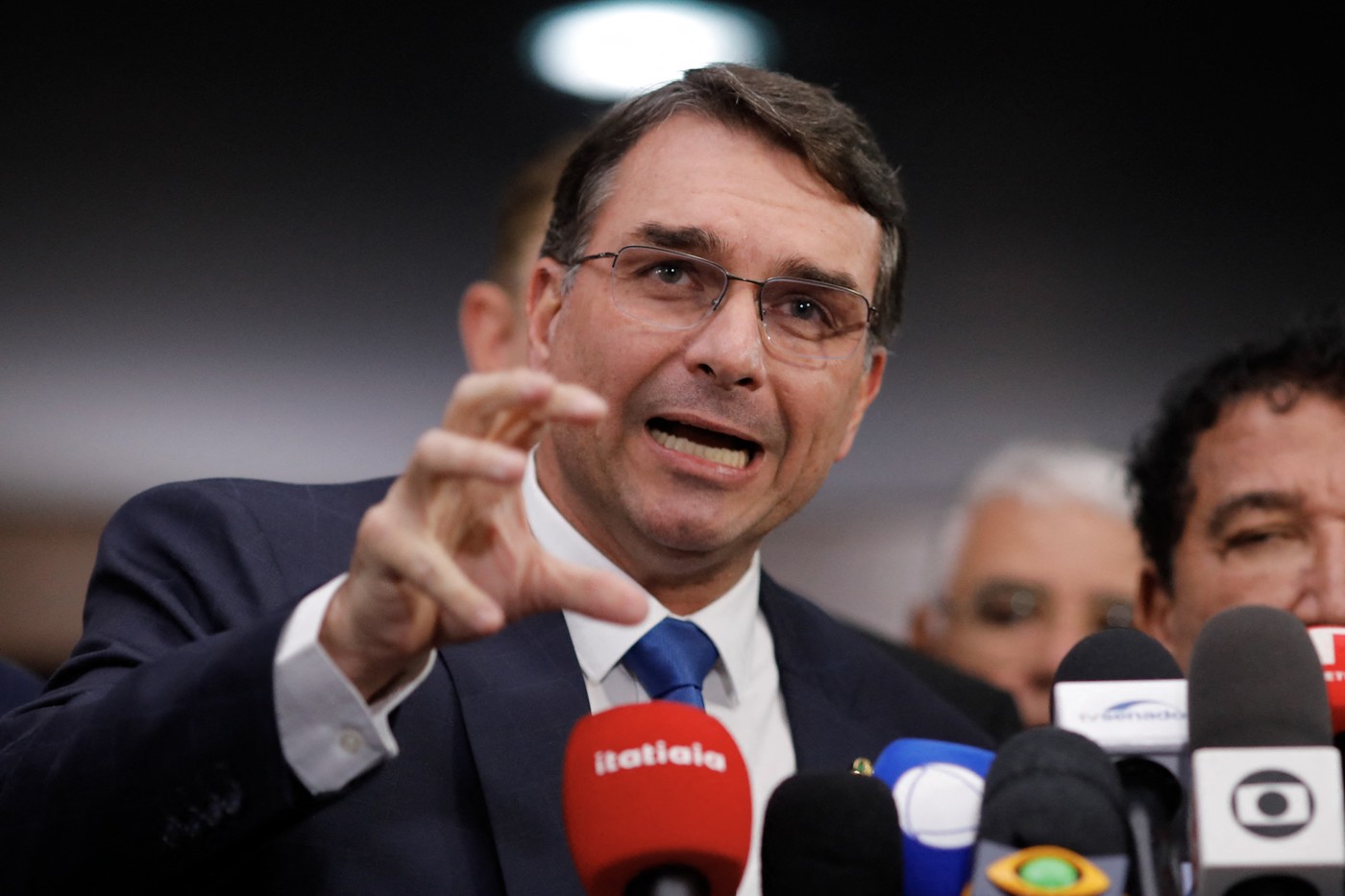 Partidele de dreapta din Brazilia se distanțează de Flavio Bolsonaro după fuga în SUA