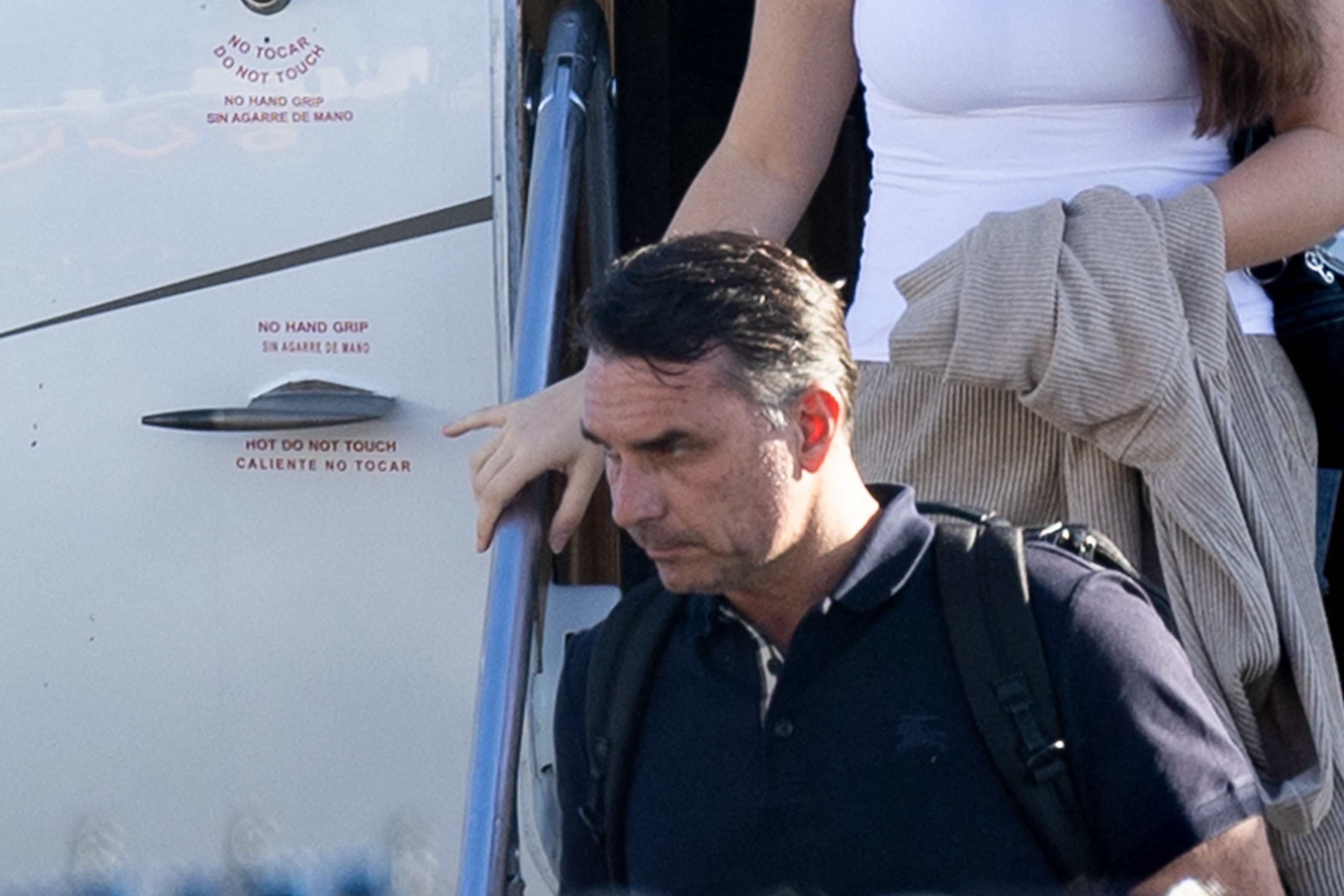 După ce a fugit la Miami, Flavio Bolsonaro spune că e „liderul legitim” al Braziliei. „De dragul ei am plecat”