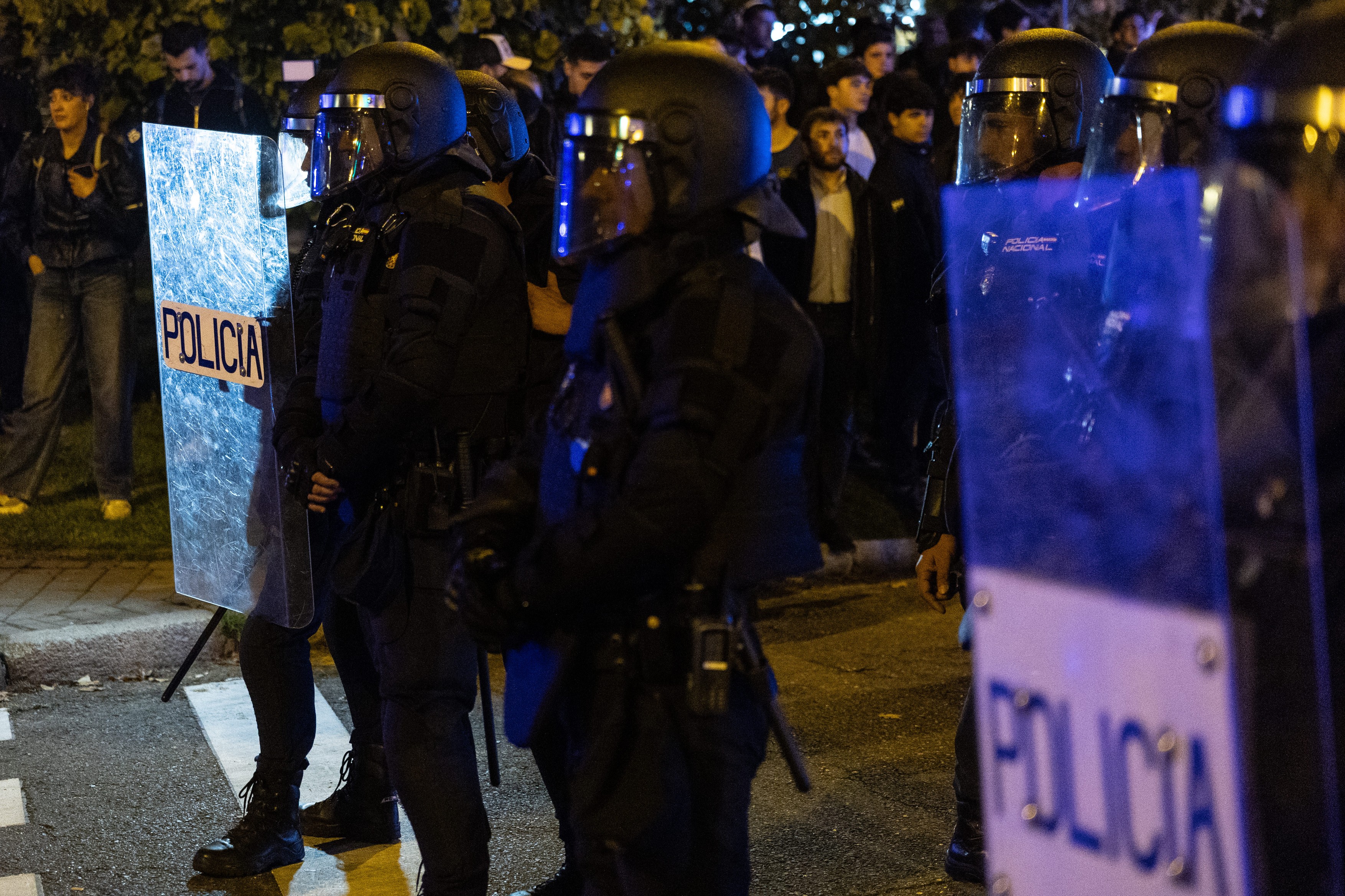Trei zile de doliu național în Spania după tragedia feroviară. Protest violent la Madrid în timpul nopții