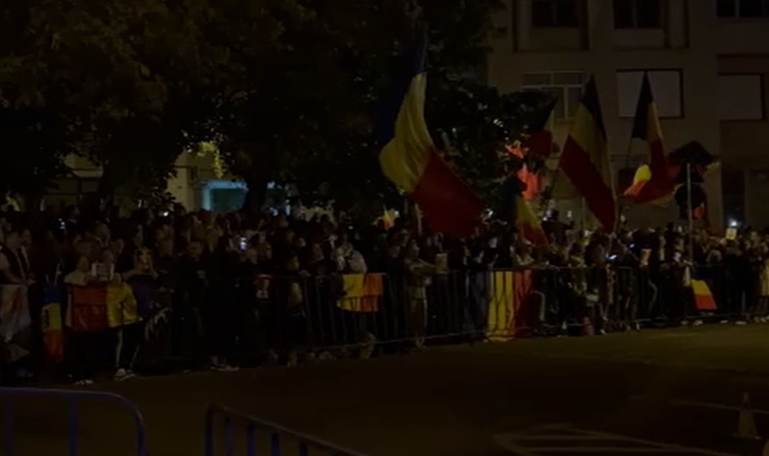Circa 1.000 au fost sâmbătă în fața Arestului Central, în a 5-a seară de proteste pentru Călin Georgescu