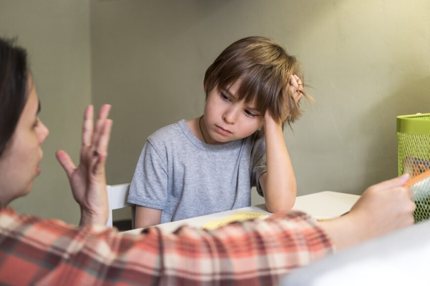 Încrederea se construiește în timp, iar felul în care adulții reacționează la ezitări, alegeri și greșeli poate conta mai mult decât pare. FOTO: Shutterstock