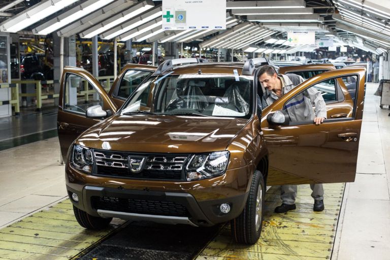 Fabrica Dacia, de la Mioveni. Foto: Shutterstock