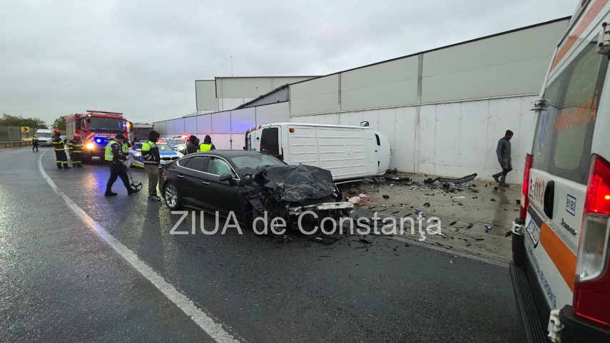 Imagine asociată subiectului: Accident între un microbuz și o mașină pe DN 22, între Năvodari și Lumina